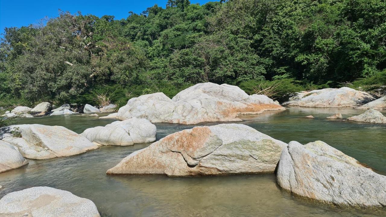 Senda Watapuy Hotel El Zaino Bagian luar foto Boulders in the river