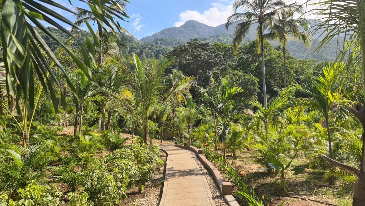 Senda Watapuy Hotel El Zaino Bagian luar foto The path leading to the temple