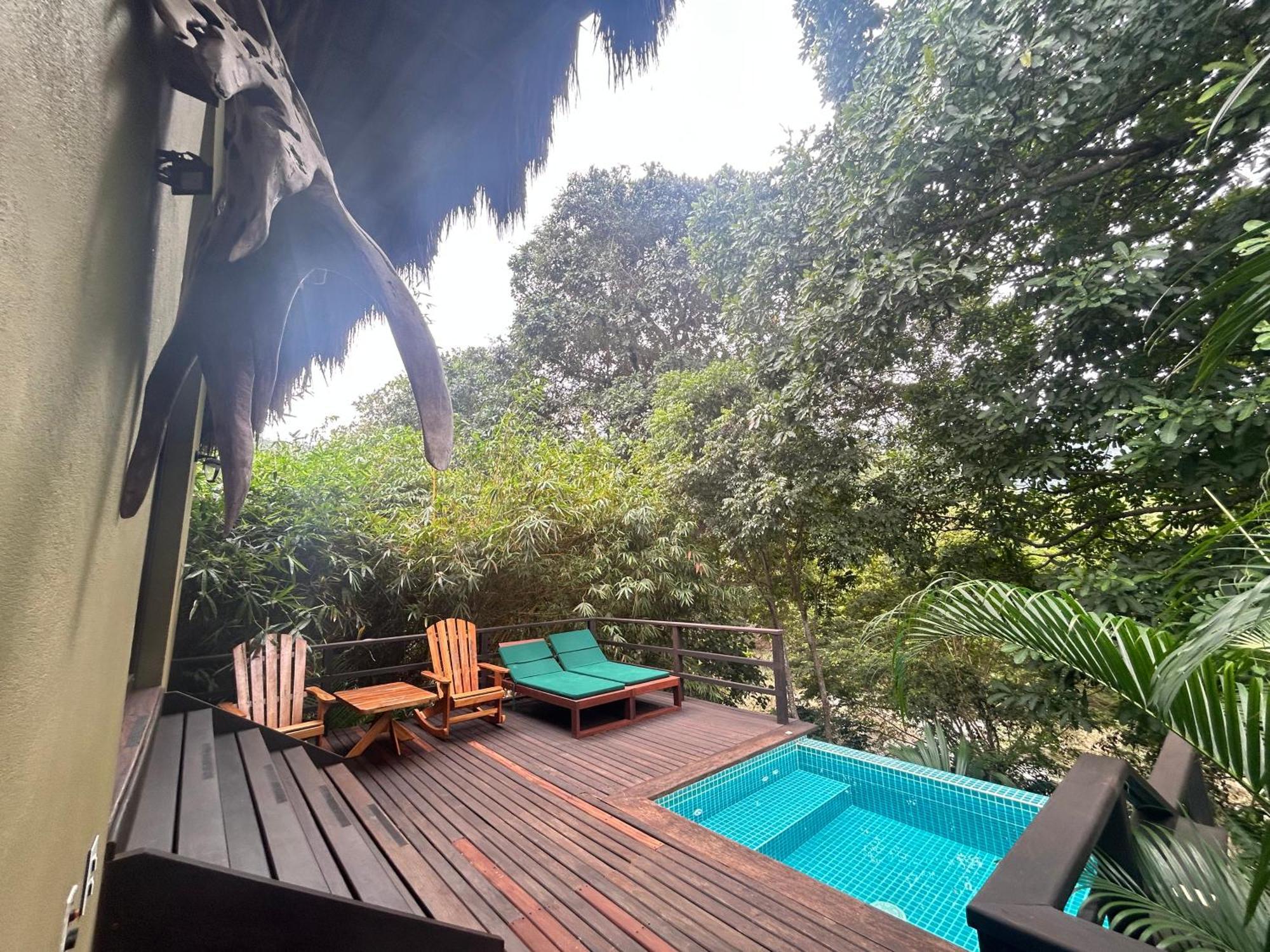Senda Watapuy Hotel El Zaino Bagian luar foto A view of the private plunge pool at the Treehouse